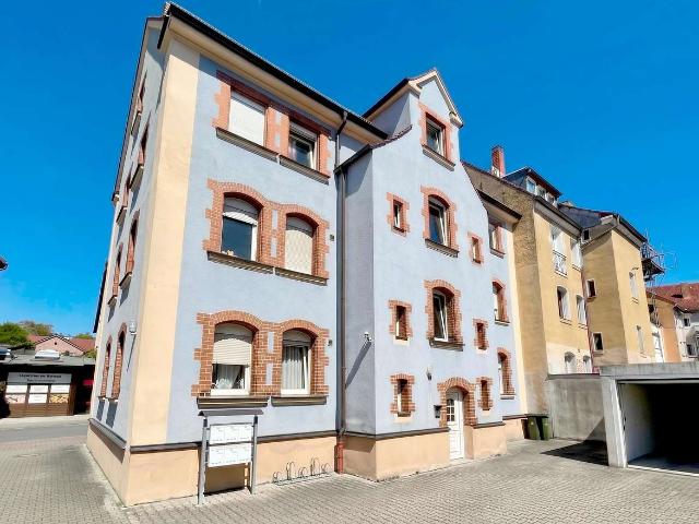 Provisionsfreie große Wohnung in Stein: Vermietete 3 Zimmer Wohnung im 2. OG Dachgeschoss mit Garage
