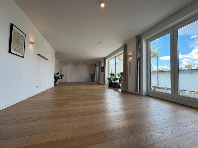 Provisionsfreie Dachgeschosswohnung mit Südbalkon, Klimaanlage &