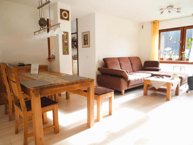 Provisionsfreie, helle 3 ½ Zimmer Wohnung im 2. OG mit Balkon
