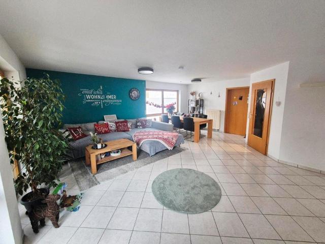 Provisionsfreie, helle 116m², 4,5 Zimmerwohnung in Ergenzingen