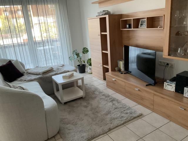 Provisionsfreie, neuwertige 2 Zimmer Wohnung mit sonnigem, großzügigem Balkon
