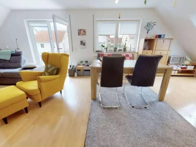 Provisionsfreie, sonnige 3 Zimmerwohnung mit großem Südbalkon und separaten Hobbyraum