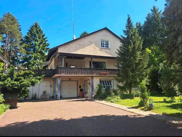 Provisionsfreie Villa mit 580 m² Wohnfläche und großem Grundstück