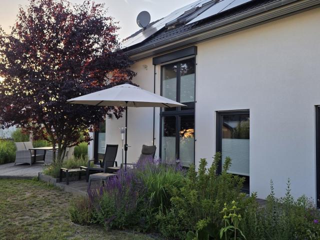 Provisionsfreies modernes Einfamilienhaus in Emmerstedt mit Wärmepumpe, PV und Glasfaser
