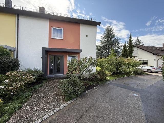 Provisionsfreies Dreifamilienhaus mit attraktiven Extras