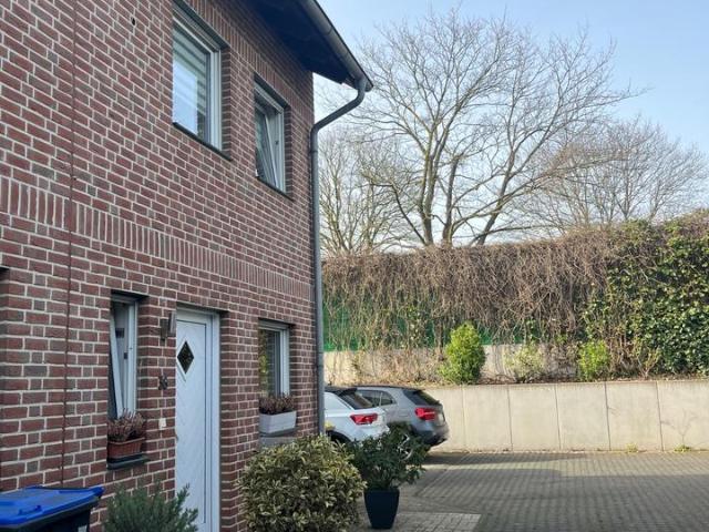 PROVISIONSFREIES EINFAMILIENHAUS mit Garten, 4 Zimmern u. Garage