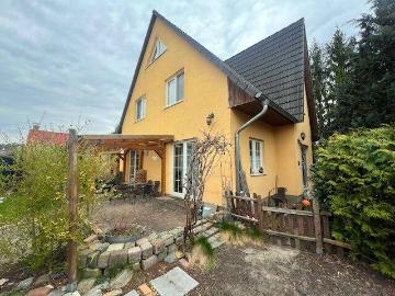 Provisionsfreies, gepflegtes Einfamilienhaus mit kleinem Garten