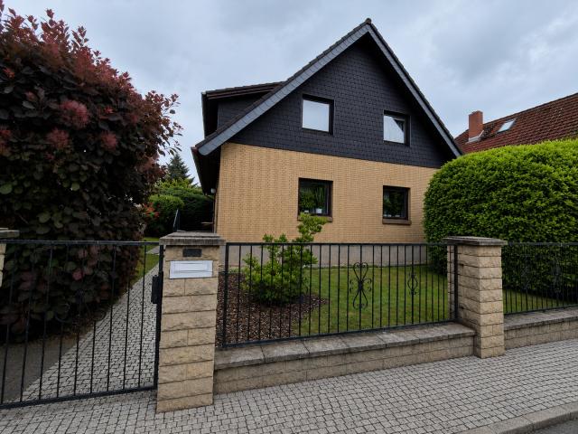 PROVISIONSFREIES gepflegtes freistehendes Einfamilienhaus mit Vollkeller und Kaminzimmer