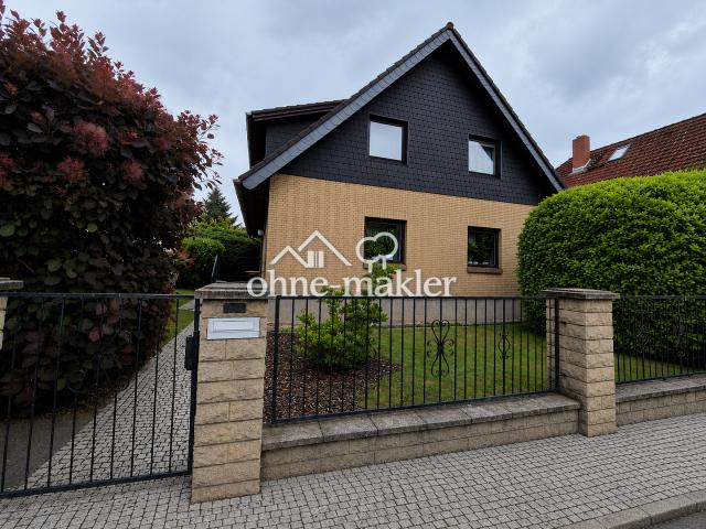 PROVISIONSFREIES gepflegtes freistehendes Einfamilienhaus mit Vollkeller und Kaminzimmer