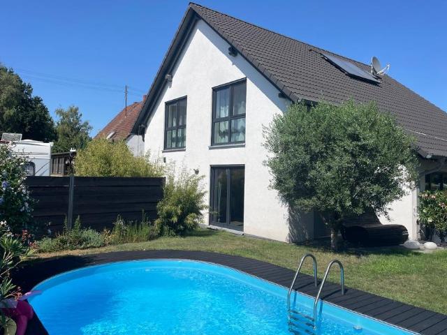 Provisiosfrei! Freistehendes Einfamilienhaus mit Pool