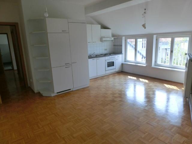 Provisonsfrei für Mieter, Schillerplatz nähe, entzückende 3 Zimmer DG Wohnung, optimal für eine 2 er WG