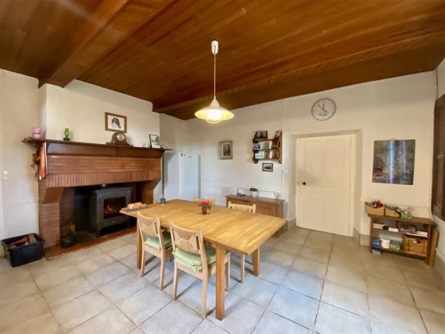 Prox. Balesta, belle maison T5, garage et dépendances sur 23. 170m² Balesta