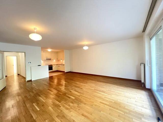 Prox Parc Schuman Appart 2 chambres avec terrasse & Garage