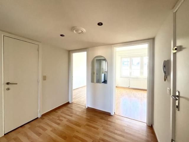 Prox Pl Flagey / Petit appartement 2 chambres + Balcon