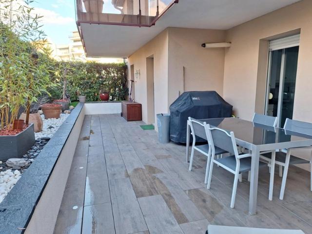 PROX PORT DU CANAL DANS RESIDENCE DE 2003 GRAND T5 DE 101 m² AVEC TERRASSE/JARDINET DE 50 m² ENV