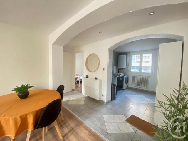 PROXIMITE COURS FAURIEL: Découvrez cet appartement meublé lumineux.