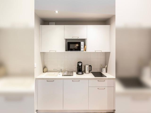 PROXIMITE ANATOLE FRANCE: Venez découvrir ce bel appartement meublé.