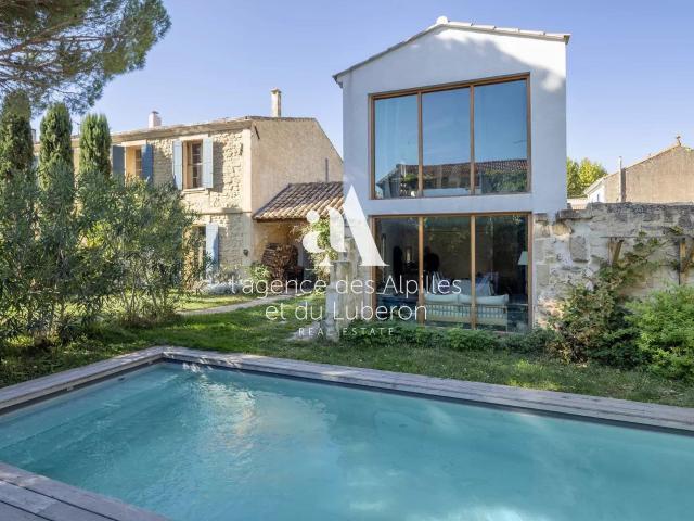Proximité Alpilles Mas De Village Avec Dépendance 220m² Moulès Et Baucels