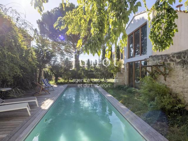Proximité Alpilles Mas De Village Avec Dépendance 220m² Raphèle lès Arles
