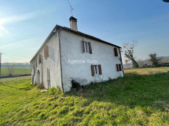 Proximite Oloron Ferme A Renover Entierement Avec 4 Ha De. 101m² Oloron Sainte Marie