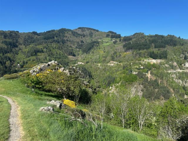 Proximité Le Cheylard, charmante propriété en pierre sur 195. 243m² Saint Jean Roure