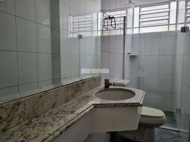 Próximo a estação do metrô e do Morumbi Shopping