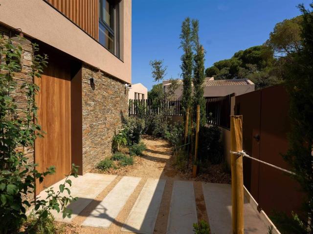 Proyecto de villa de nueva construcción con piscina y jardín. 170m² Regencós