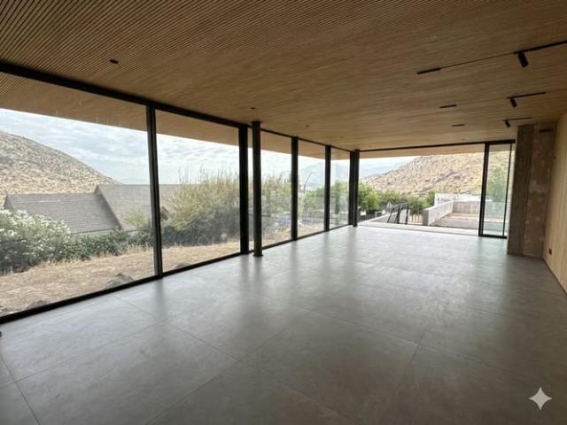 Proyecto moderno de alto estándar, detalles por terminar | 4 dormitorios por 19900.00 en Colina
