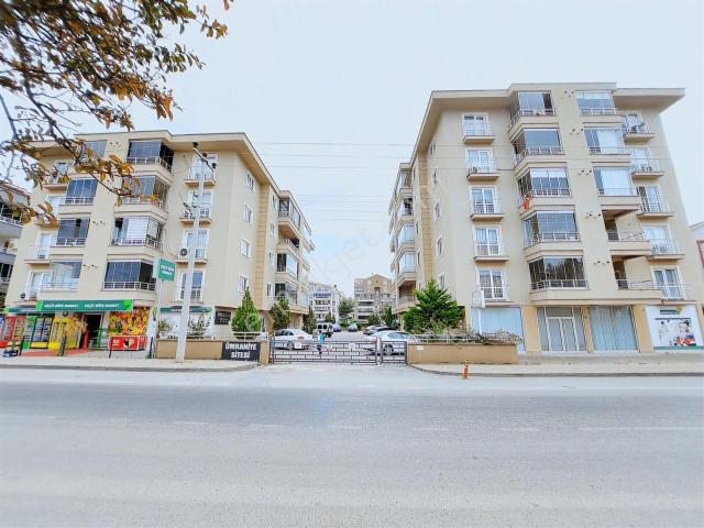 Proas'dan Geçit Ümraniye Sitesinde Satılık Daire