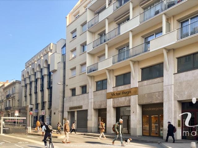 Proche Comédie, studio neuf, à aménager.