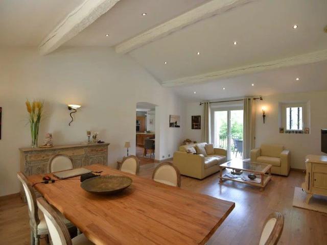Proche commodités Villa de 172 m² avec studio 172m² Fayence