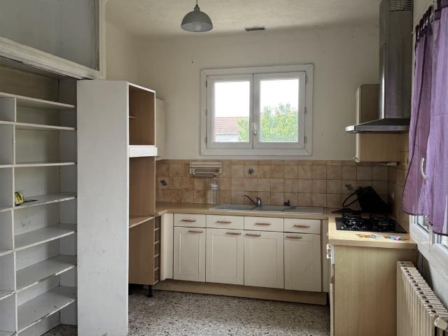 Proche Commerces Avec Joli Terrain De 1613 M2 Dont Une Parti. 90m² Saint Christol lez Alès