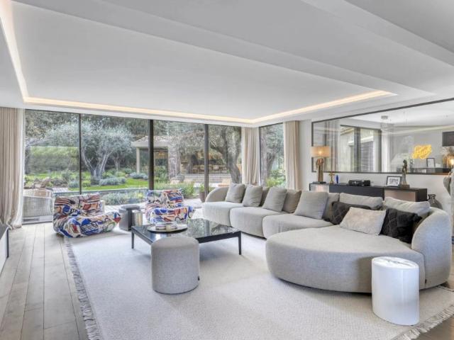 Proche Cannes – Superbe villa alliant charme et modernité – 5/6 chambres