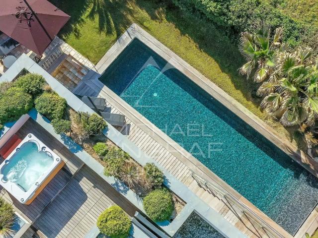 Proche Cannes Villa moderne pieds dans l'eau 238m² Saint Raphaël
