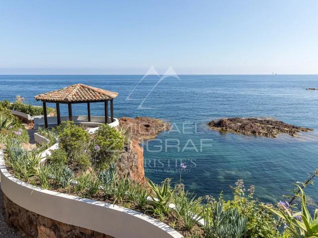 Proche Cannes Villa pieds dans l'eau 380m² Saint Raphaël