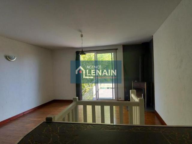 proche centre ville maison 69 m² comprenant hall.