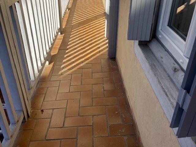 Proche centre 2 pièces de 33m² avec balcon au 2ème étage avec ascenseur