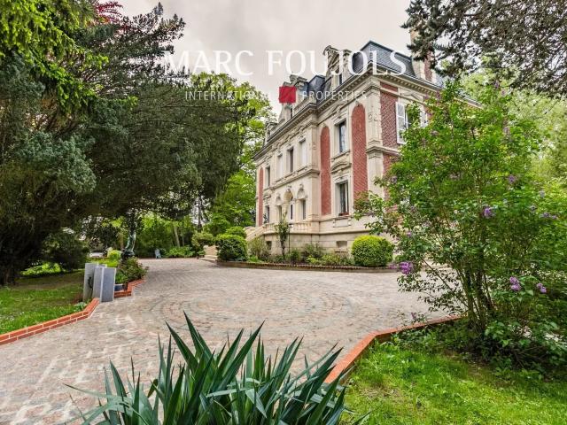 Proche Chantilly Maison de Maître 578m² Bury