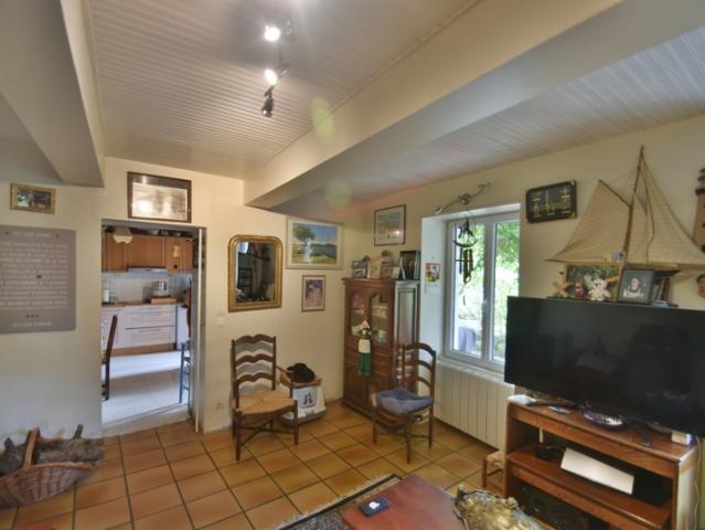 proche Chauffailles Maison pierre 7 piéces dont 4 chambres 137m²