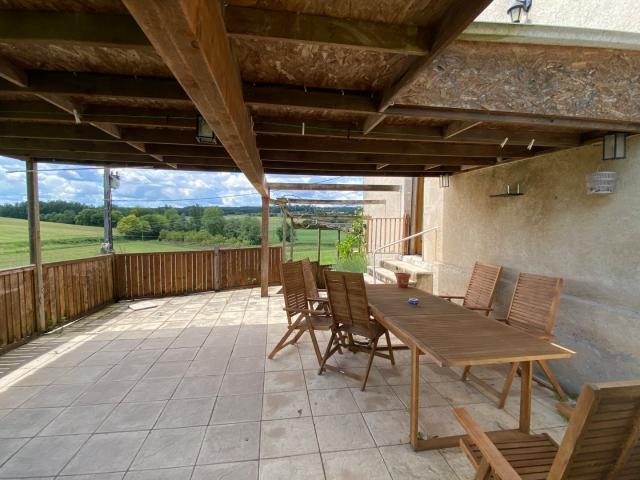 Proche Aubeterre. Maison a vendre, 4 chambres. Vues. 154m² Laprade