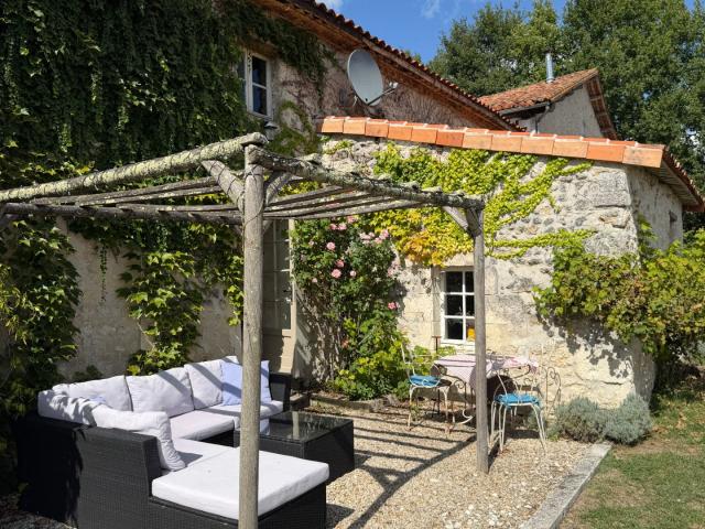 Proche Aubeterre, maison de campagne avec 2 maisons d'amis s. 300m² Saint Romain