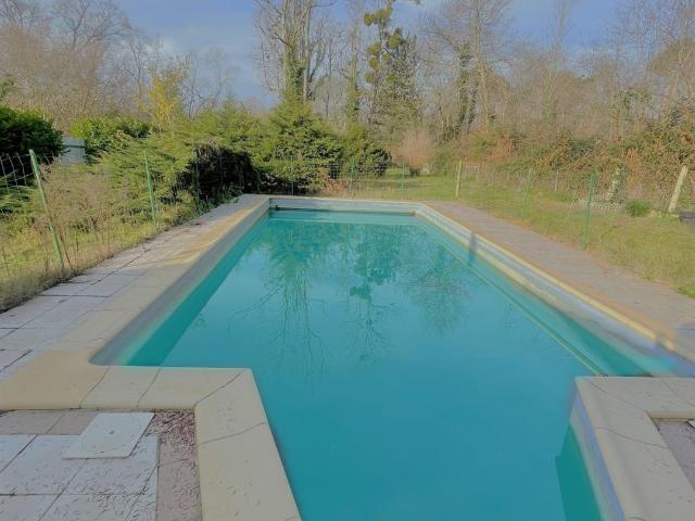Proche Bazas Maison en pierre 2 chambres 3720 m² de terr. 149m² Uzeste