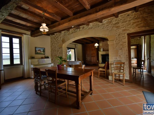 Proche Bergerac belle propriété de 4 hectares, demeure en pi. 289m² Bergerac