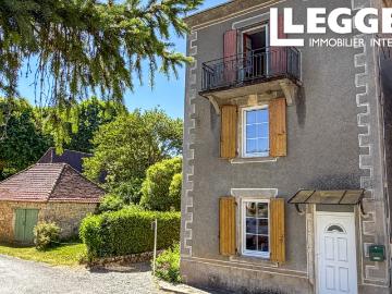 Proche Gourdon: Charmante petite maison rénovée vendue meublée, tout confort avec jardinet
