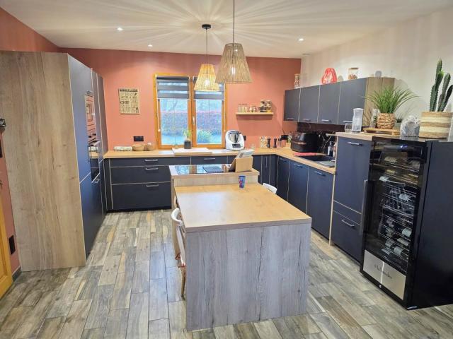 Proche Goderville superbe pavillon avec vie de plain pied et 5 c