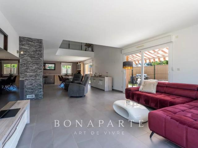 Proche Geneve Villa D'exception 10 Pieces 222m² Neydens