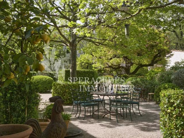 Proche Grasse Propriété d'exception 750m² Peymeinade