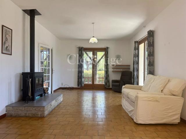 Proche d’Eymet – Maison de plain pied avec dépendances et pi. 124m² Eymet