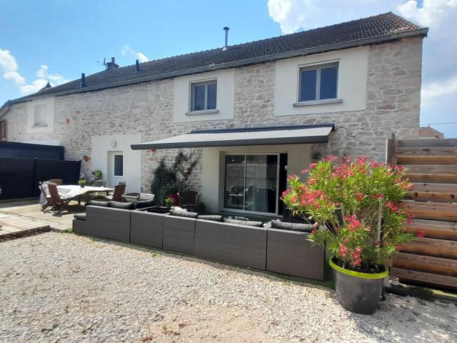 Proche Dole, Maison 9 pièces avec garage et terrain 286m² Billey