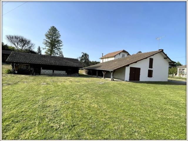 BEGAAR PROPRIETE de 2 MAISONS GARAGE + 2 DEPENDANCES